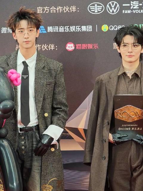 2025 WMA微博音樂盛典:力丸與趙讓紅毯風采搶先看