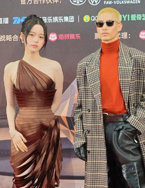 2025 WMA微博音樂盛典:歐陽娜娜與米卡紅毯直擊