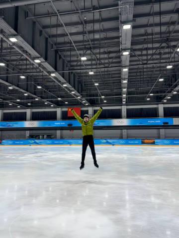 看到金博洋訓練照蒸騰的熱氣,我突然懂了:海外遊子追奧運的痛,不只是時差