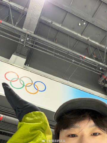 看到金博洋訓練照蒸騰的熱氣,我突然懂了:海外遊子追奧運的痛,不只是時差