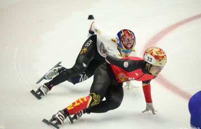 刷到李文龍的冬奧倒計時微博,我卻想起在國外看比賽卡成PPT的崩潰夜晚