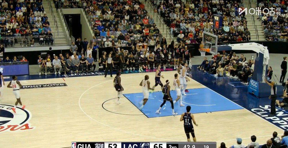 海外華人看NBA季前賽崩潰實錄：龍獅第三節被快船血洗42-8的深夜焦慮