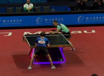 刷到黃聖依發文說『第一次看現場比賽熱血沸騰』,我才懂海外追劇卡頓的痛,原來我們都一樣