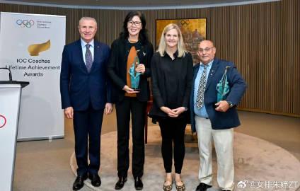 刷到朱婷祝賀郎平獲終身成就獎的微博,我突然想起海外朋友常問:為什麼國內的排球紀錄片總是卡頓播不了?