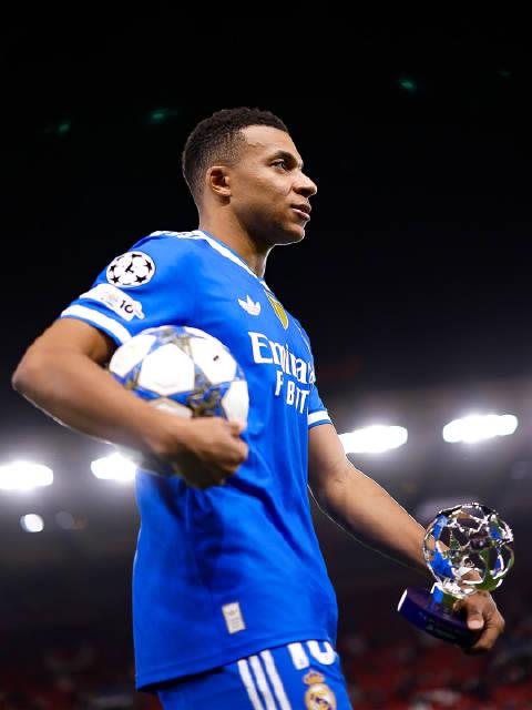 刷到姆巴佩欧冠大四喜的瞬间，我忍不住想起那些年熬夜追球的海外时光